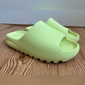 Adidas Yeezy Slide ‘Glow Green’ Men’s Size 10